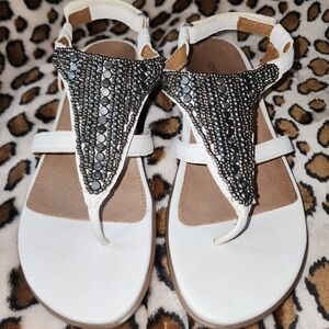 Aetrex White Sandals with Black Beadwork